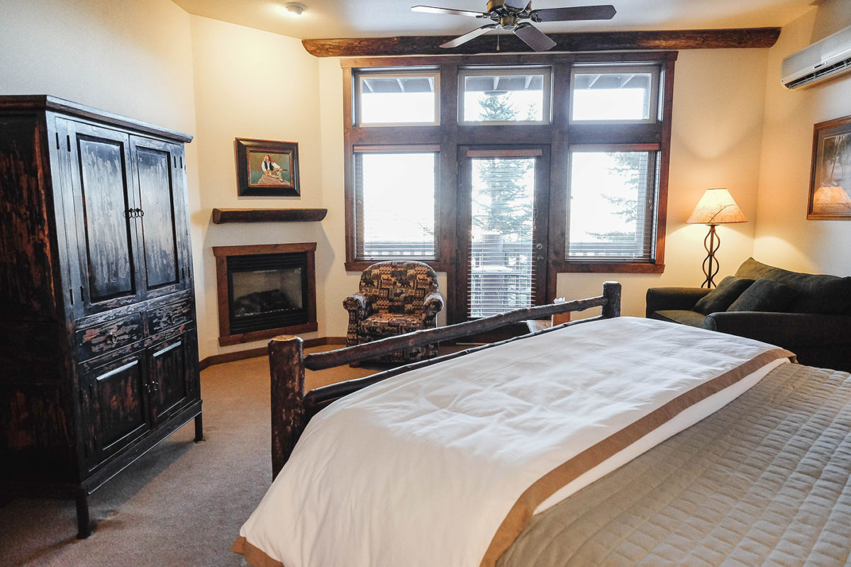 The Winchester Jr. Suite Taharaa Mountain Lodge and Twin Owls Steakhouse