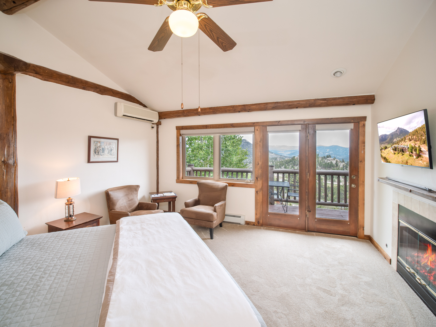 Dunraven Jacuzzi Suite at the Taharaa Mountain Lodge in Estes Park Colorado 